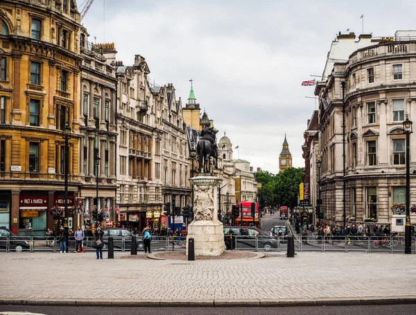 Ludzie na Trafalgar Square w Londynie, hdr — Zdjęcie stockowe