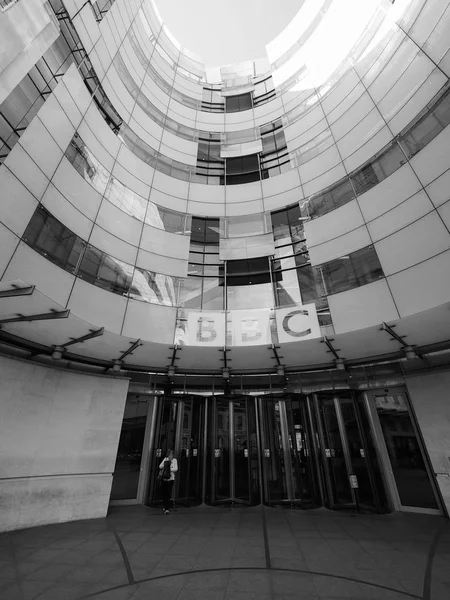 BBC Broadcasting evde Londra siyah ve beyaz — Stok fotoğraf