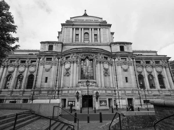 Methodist Central Hall en Londres blanco y negro — Foto de Stock