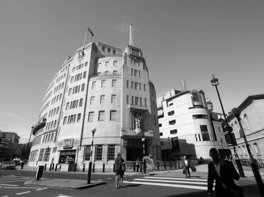 BBC Broadcasting evde Londra siyah ve beyaz