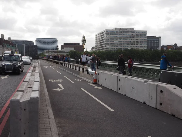 Barrières de sécurité anti-terrorisme à Londres — Photo