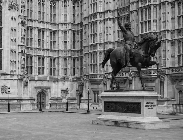 Kamrarna i parlamentet i London svart och vitt — Stockfoto