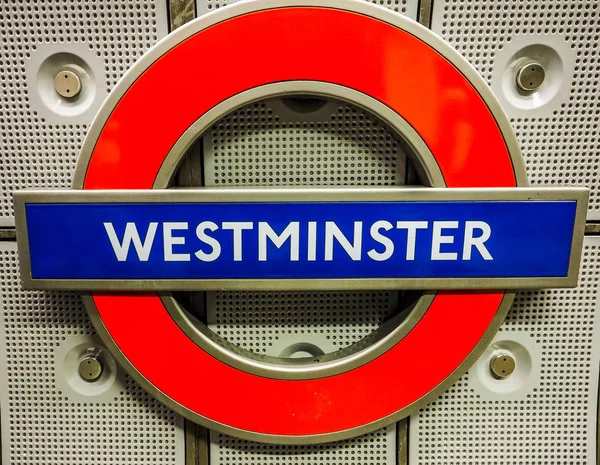 Westminster estação de metro roundel em Londres, hdr — Fotografia de Stock