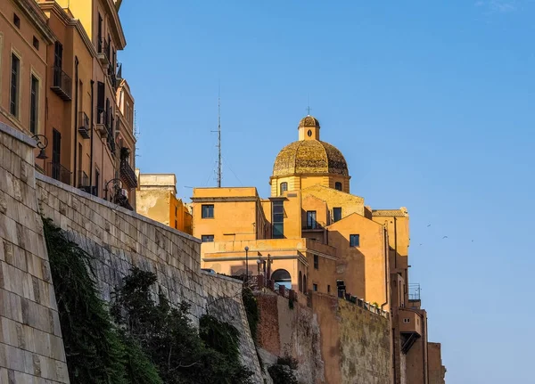 Casteddu (wat betekent kasteel kwartaal) in Cagliari (hdr) — Stockfoto