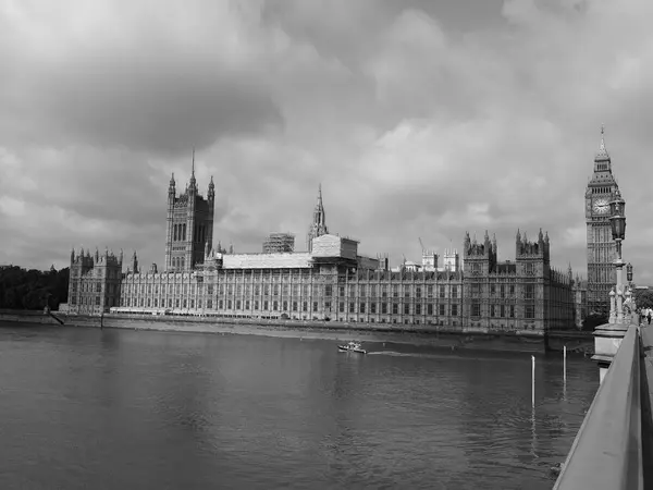 Háza a Parlament a londoni fekete-fehér — Stock Fotó