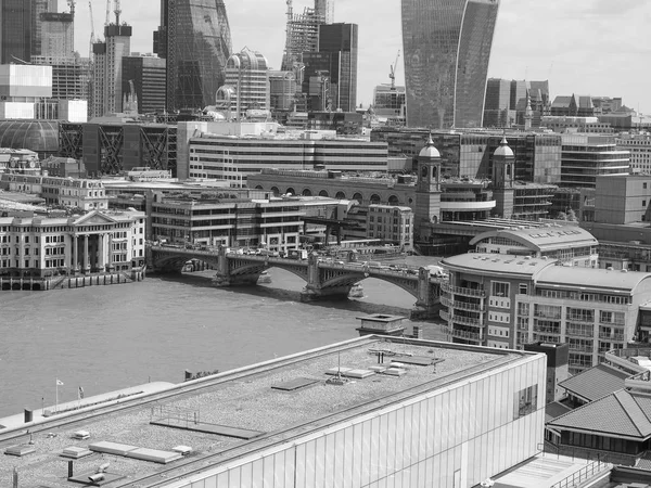 London city skyline black and white — Stock Photo, Image