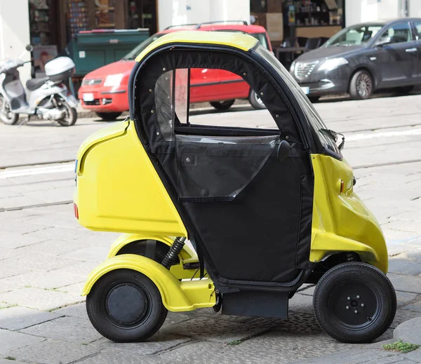 Post levering auto in Turijn — Stockfoto