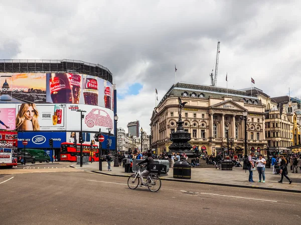 Emberek, a Piccadilly Circus, a londoni, hdr — Stock Fotó