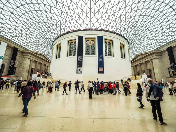 Hdr、ロンドンの大英博物館で観光客 — ストック写真
