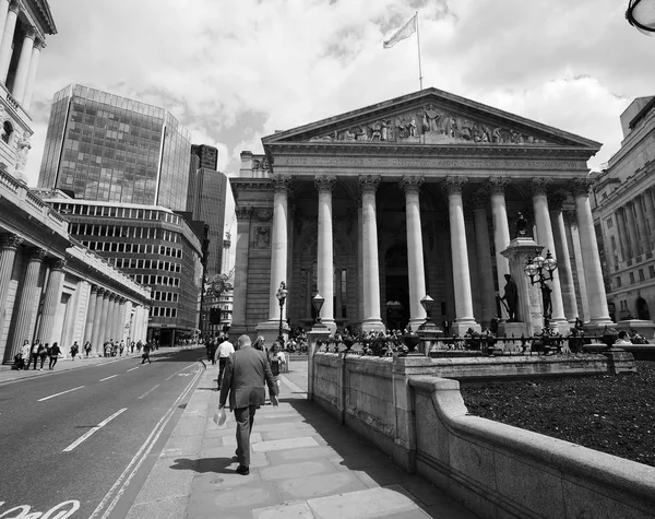 Royal Stock Exchange in London schwarz-weiß — Stockfoto