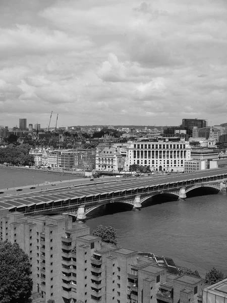 Rzeki Tamizy London czarno-białe — Zdjęcie stockowe