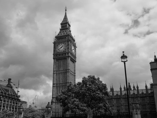 Camere del Parlamento a Londra in bianco e nero — Foto Stock