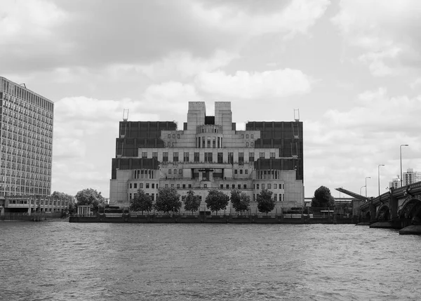 Servicio Secreto Británico en Londres en blanco y negro — Foto de Stock
