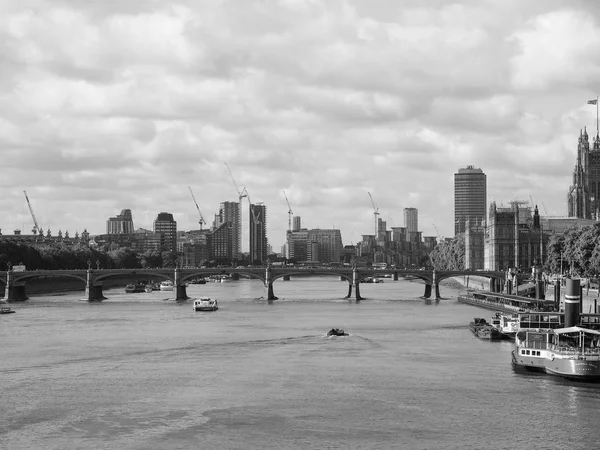 흑백 런던 템 즈 강 — 스톡 사진