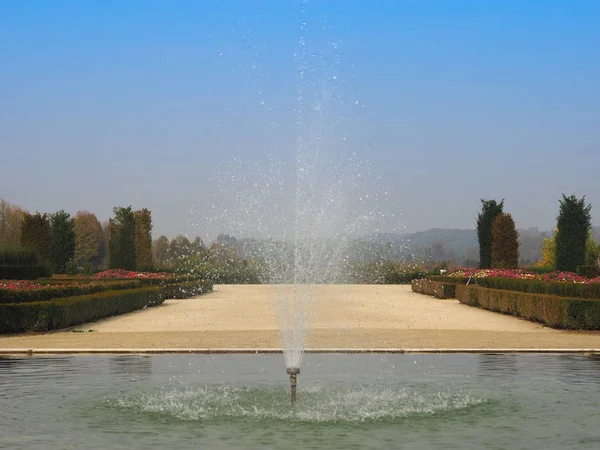 Reggia di Venaria trädgårdsfontän i Venaria — Stockfoto