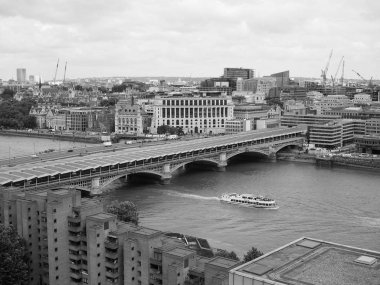 Londra şehir manzarası siyah ve beyaz