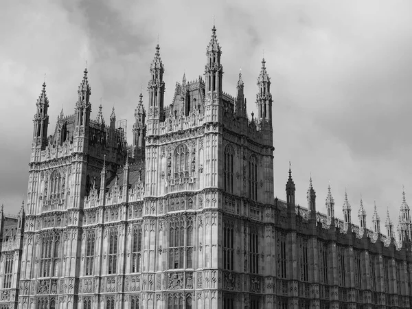 Parlamentsgebäude in London schwarz-weiß — Stockfoto