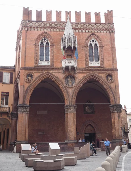 Palazzo della Mercanzia kamer van Koophandel in Bologna — Stockfoto