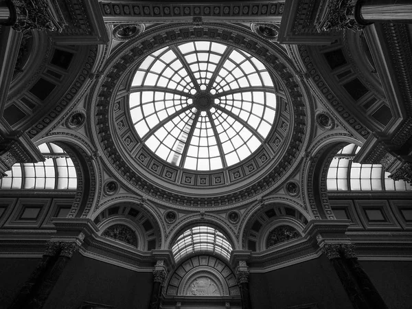 Galeria Nacional em Londres preto e branco — Fotografia de Stock