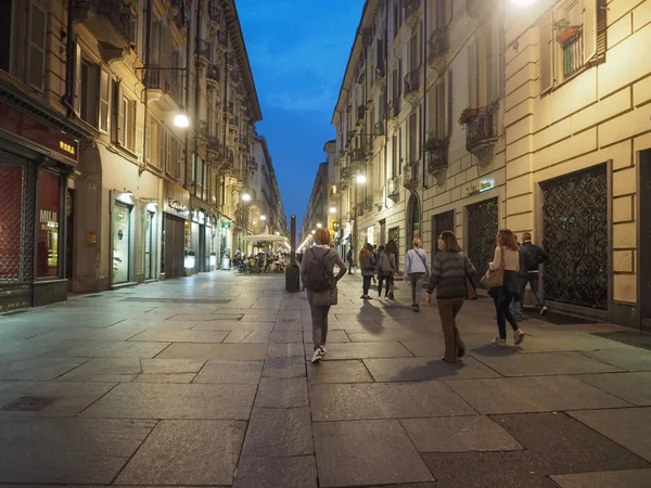 Ночная жизнь в центре Турина — стоковое фото