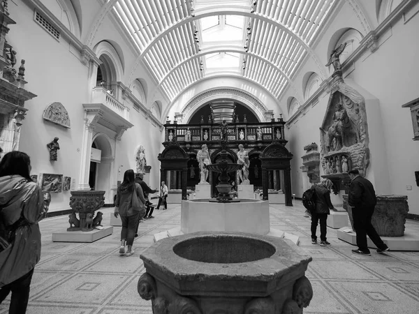 Victoria and Albert Museum em Londres preto e branco — Fotografia de Stock