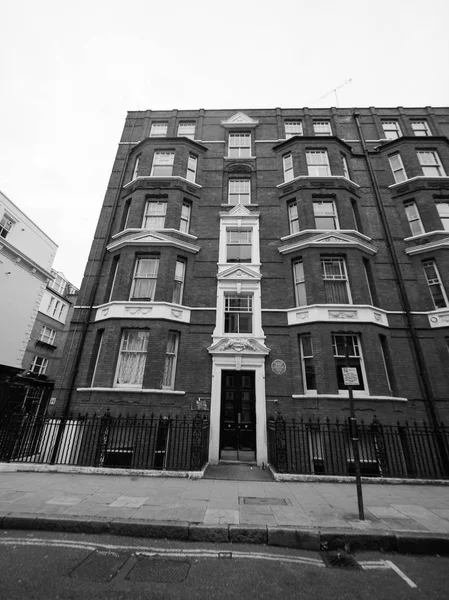 Russell house v Londýně černé a bílé — Stock fotografie