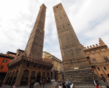 Bologna Due torri (iki kule)
