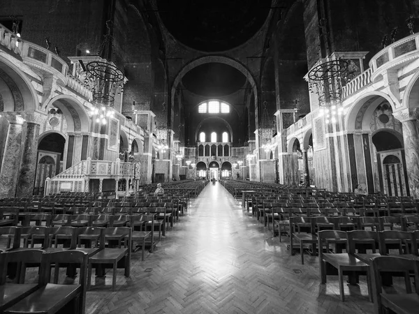 Westminster Cathedral in London black and white — Stock Photo, Image