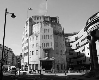 BBC Broadcasting evde Londra siyah ve beyaz