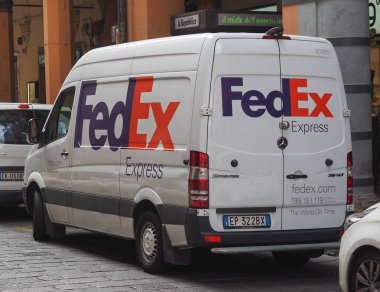 FedEx express kurye van Bologna