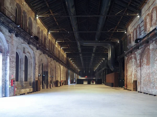 Järnvägsverkstad OGR (Officine Grandi Riparazioni) i Turin — Stockfoto