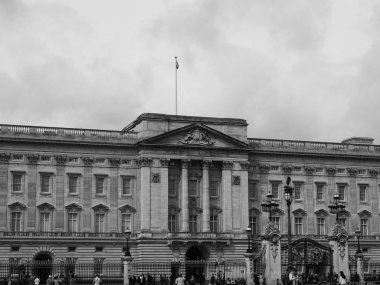 Buckingham Sarayı Londra siyah ve beyaz