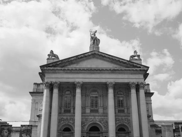Tate Britain в Лондоне чёрно-белый — стоковое фото