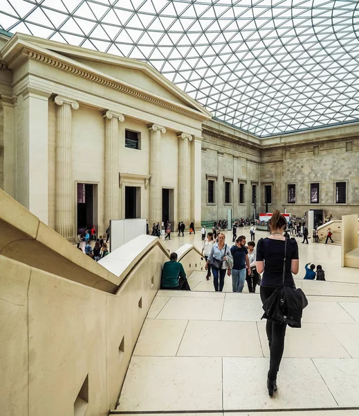 Turisté v Britském muzeu v Londýně (Hdr) — Stock fotografie