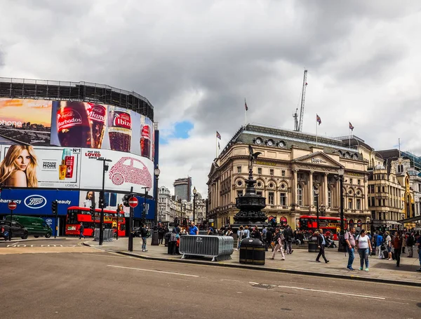 Menschen im piccadilly circus in london, hdr — Stockfoto