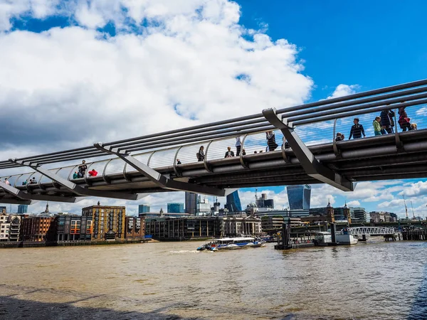Londra'da, hdr Millennium Köprüsü — Stok fotoğraf