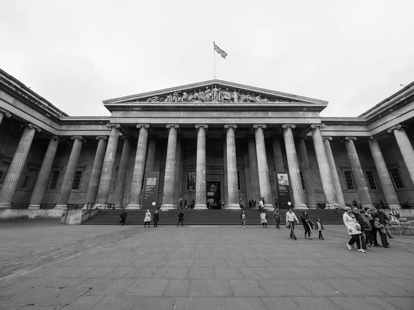 Turisták, British Museum London fekete-fehér — Stock Fotó