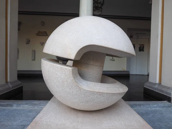 Gio Pomodoro rzeźby w Turyn — Zdjęcie stockowe