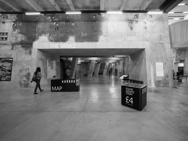 Tate Modern em Londres preto e branco — Fotografia de Stock