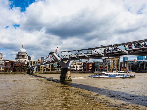 Londra'da, hdr Millennium Köprüsü — Stok fotoğraf