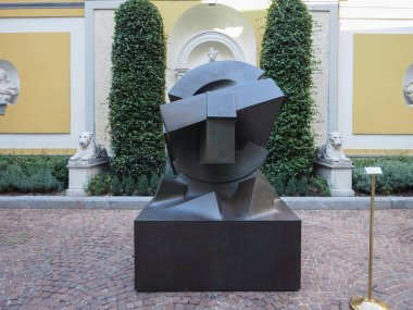 Gio Pomodoro heykel Turin