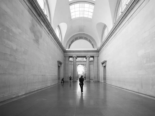 Tate Britain em Londres preto e branco — Fotografia de Stock