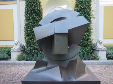 Gio Pomodoro heykel Turin