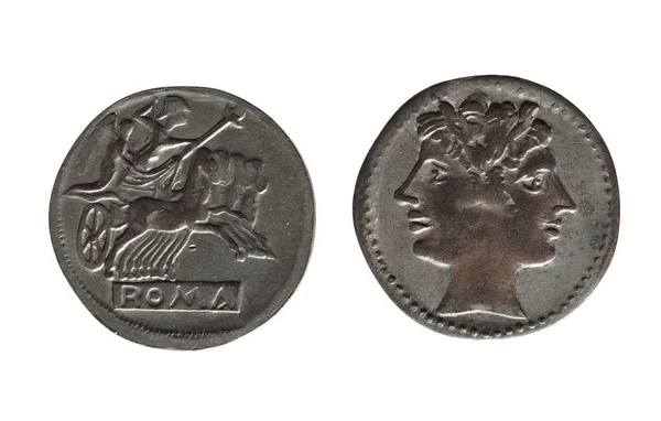 Starożytne monety na białym tle nad białym — Zdjęcie stockowe