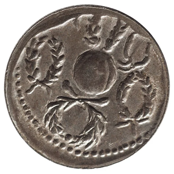古罗马硬币在白色上被隔绝 — 图库照片