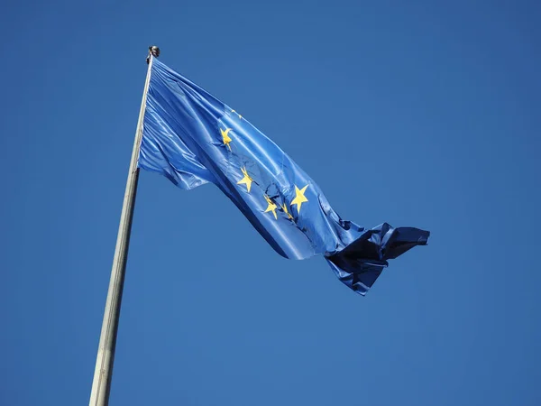 Flag of the European Union (EU) over blue sky — Stock Photo, Image