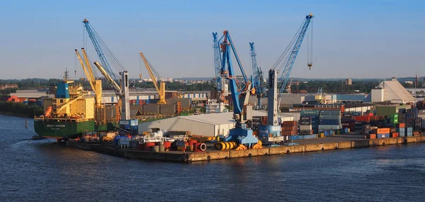 Porto de Hamburgo em Hamburgo — Fotografia de Stock