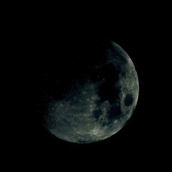 Alto contraste Lua quase cheia — Fotografia de Stock