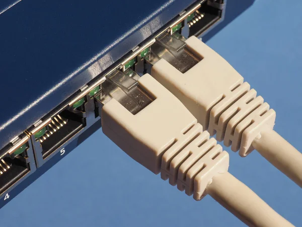 Modem router switch med Rj45 plug Ethernetportar — Stockfoto