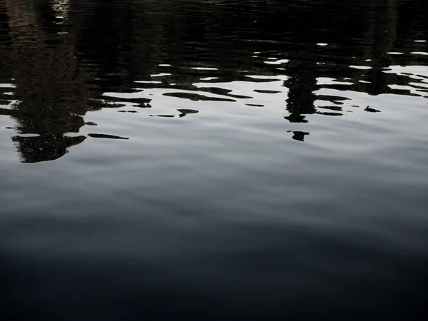 Grunge tmavě černá voda textura pozadí — Stock fotografie